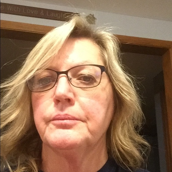 Meet your Posher, Cindy - Picture 2 of 3